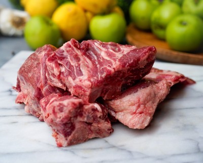 Свинина на кости охлаждённая 1 кг - купить в Староабзаново